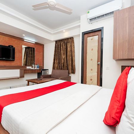 Hotel Balwas Surat Bagian luar foto
