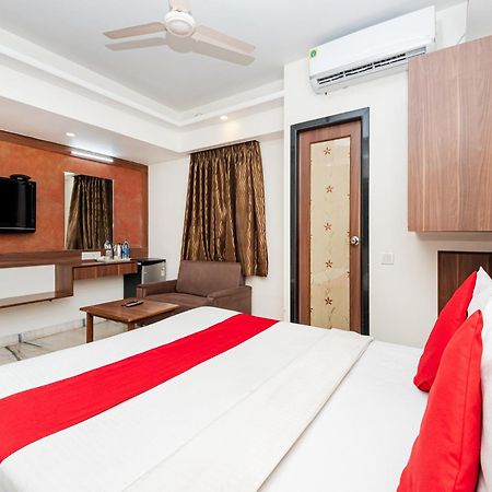 Hotel Balwas Surat Bagian luar foto
