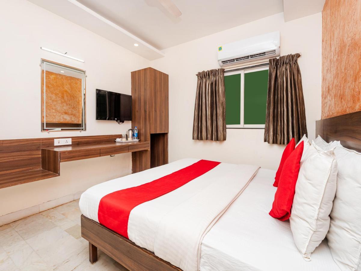 Hotel Balwas Surat Bagian luar foto