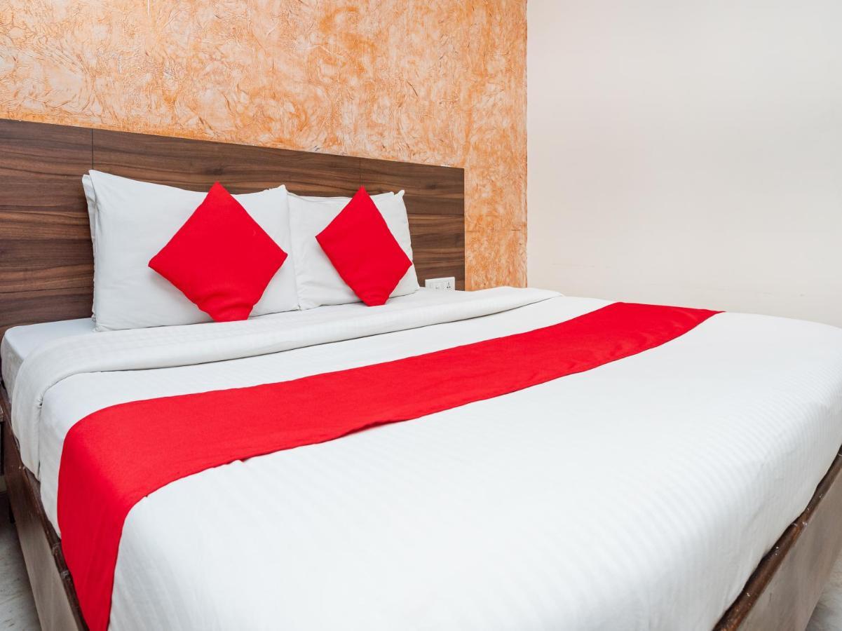 Hotel Balwas Surat Bagian luar foto