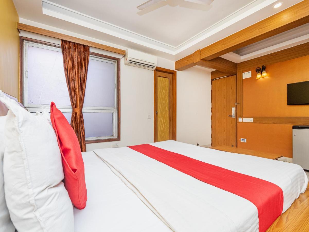 Hotel Balwas Surat Bagian luar foto