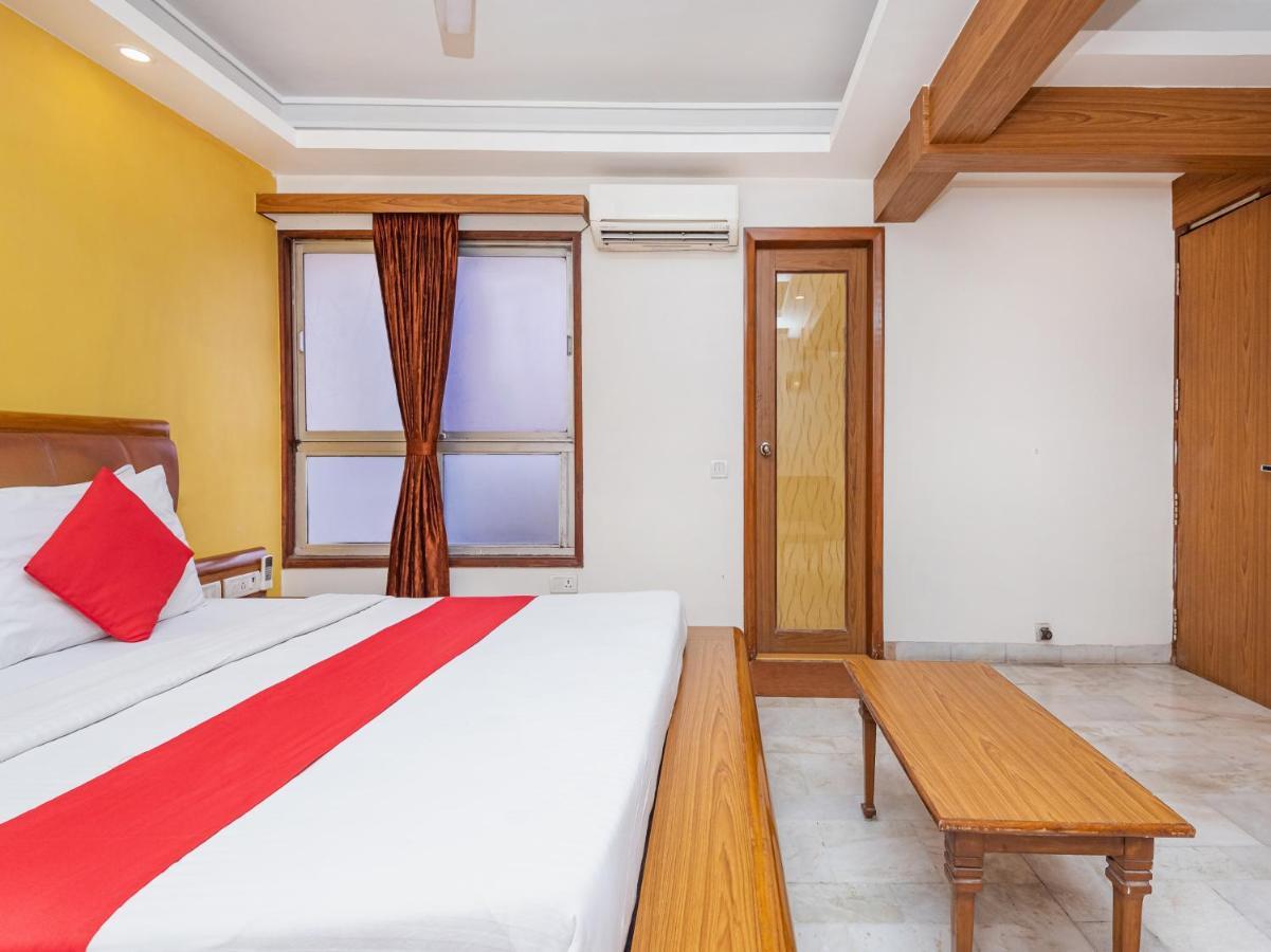 Hotel Balwas Surat Bagian luar foto