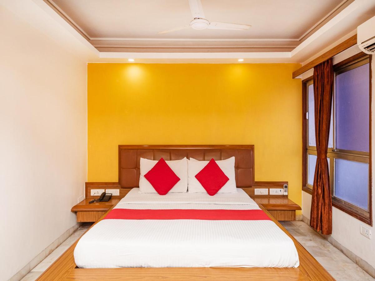 Hotel Balwas Surat Bagian luar foto