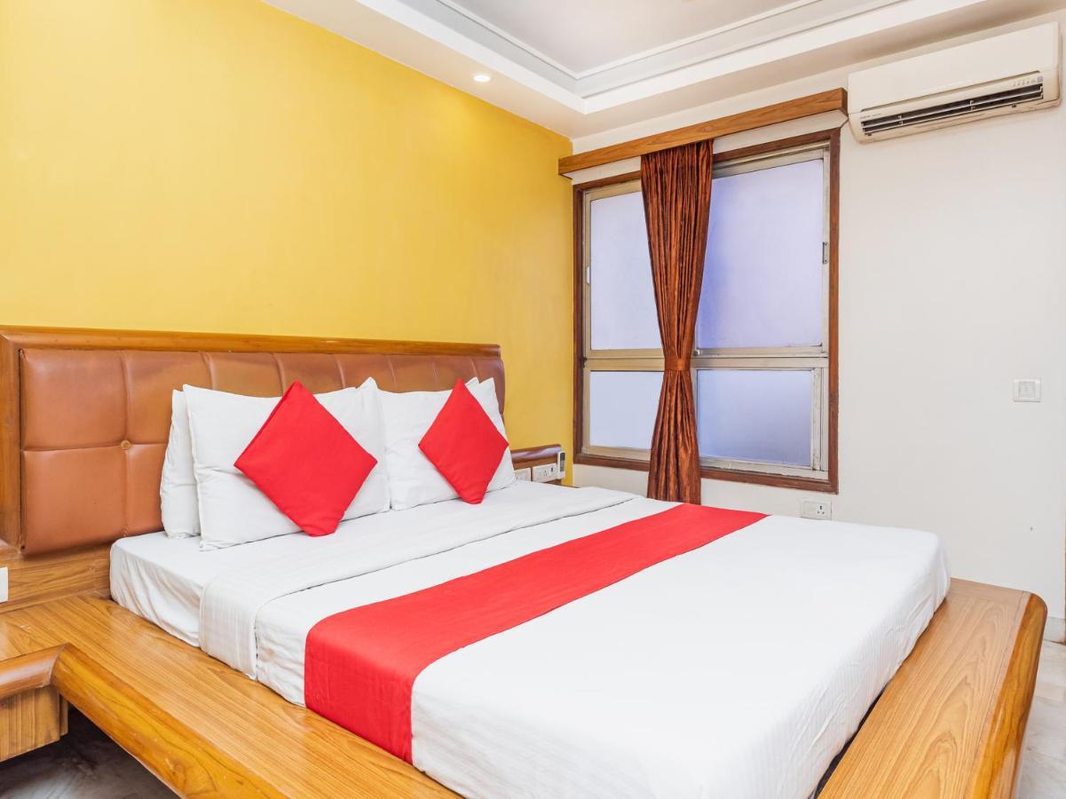 Hotel Balwas Surat Bagian luar foto
