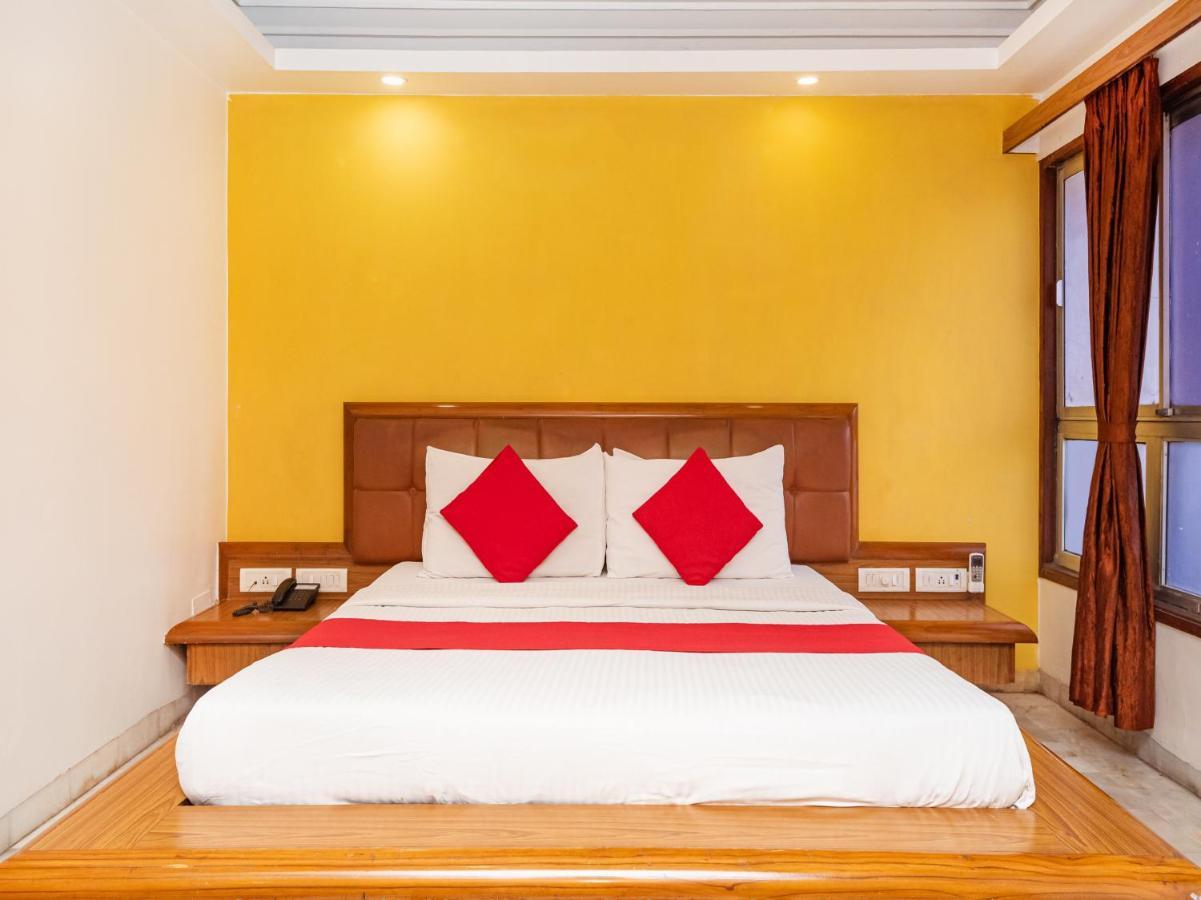 Hotel Balwas Surat Bagian luar foto
